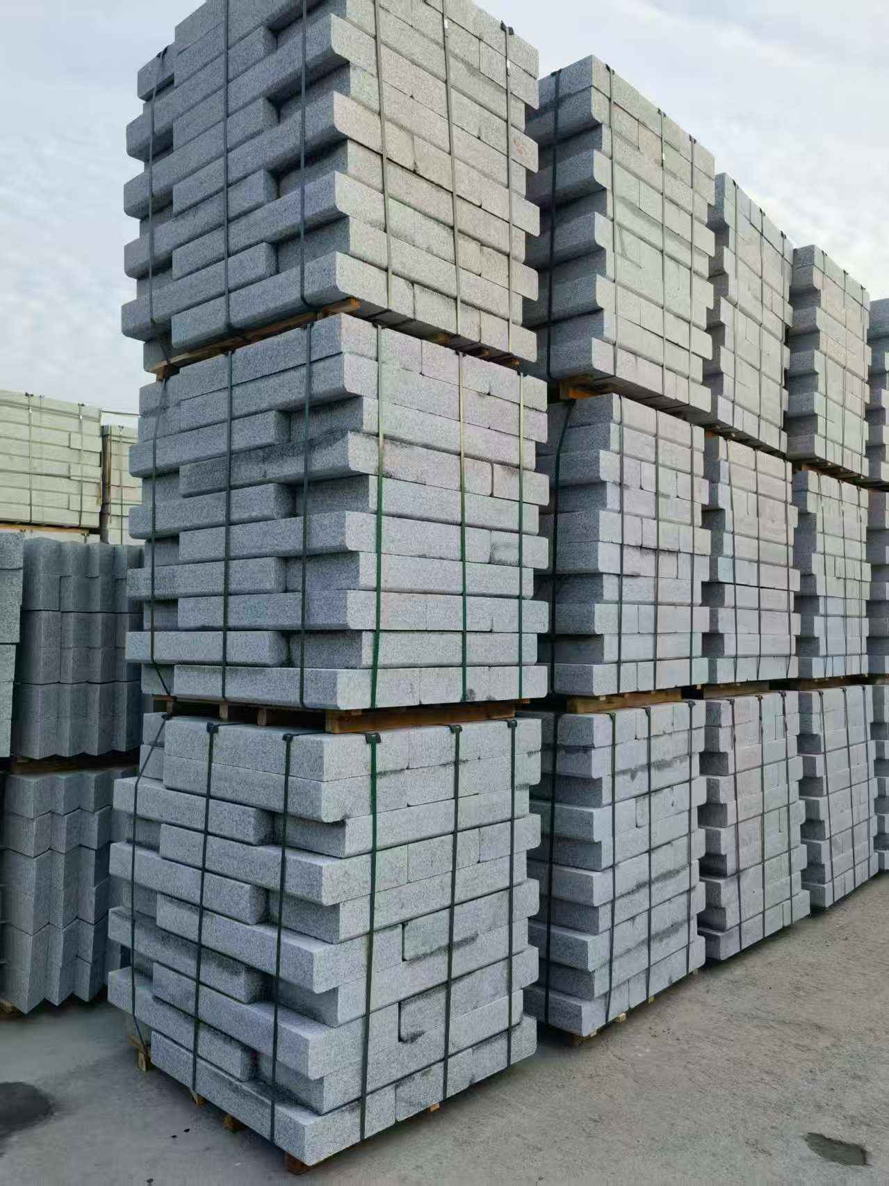 梧州 路沿石（路侧石），颜色一致，尺寸标准